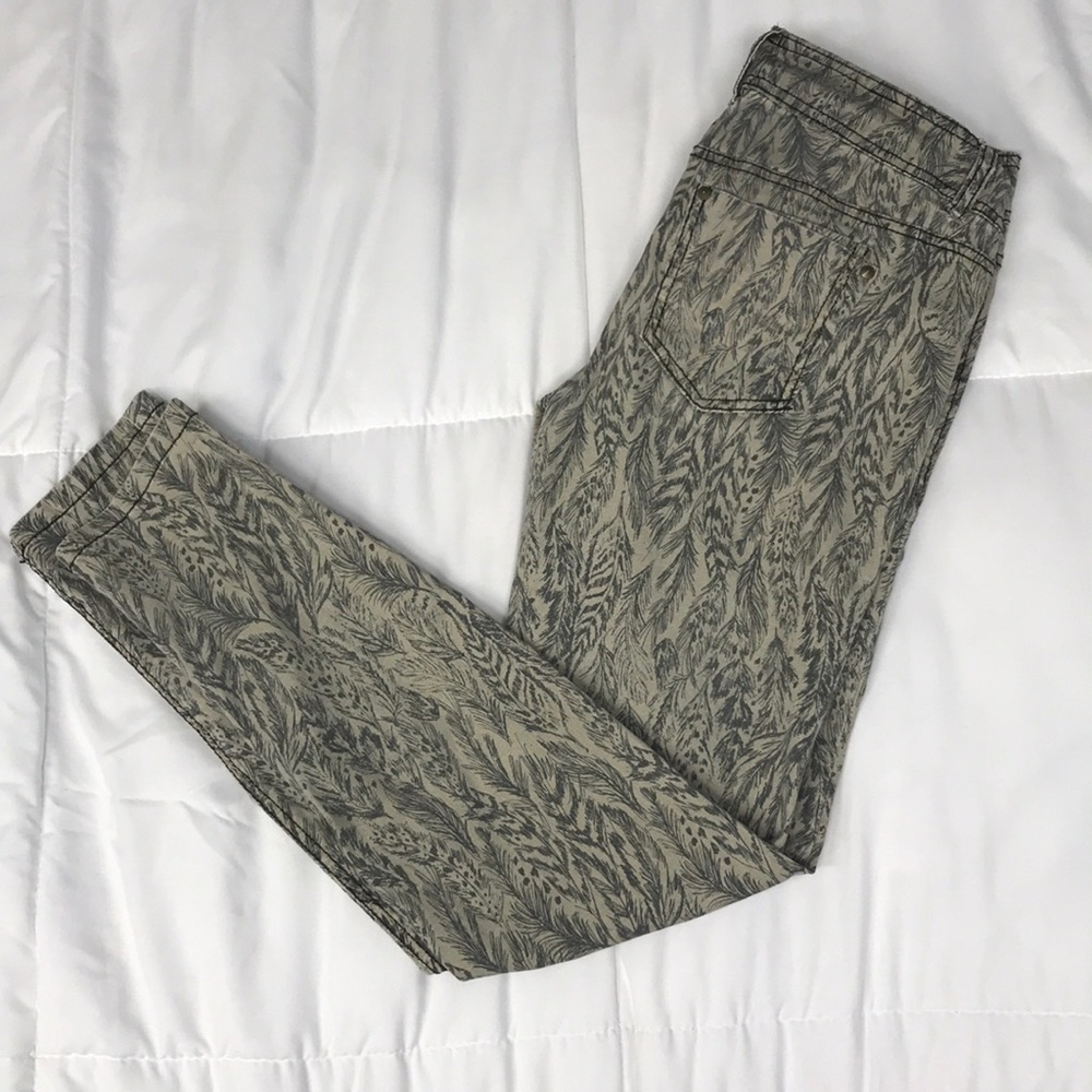 Feather patterned pants